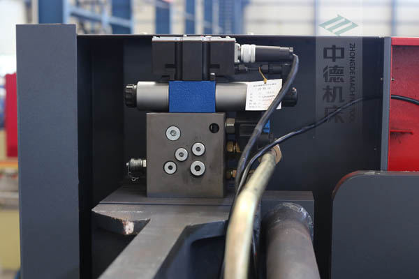 ZDPE8025采用進口液壓系統，穩定無故障，耐高溫高壓，持久工作精度高.jpg